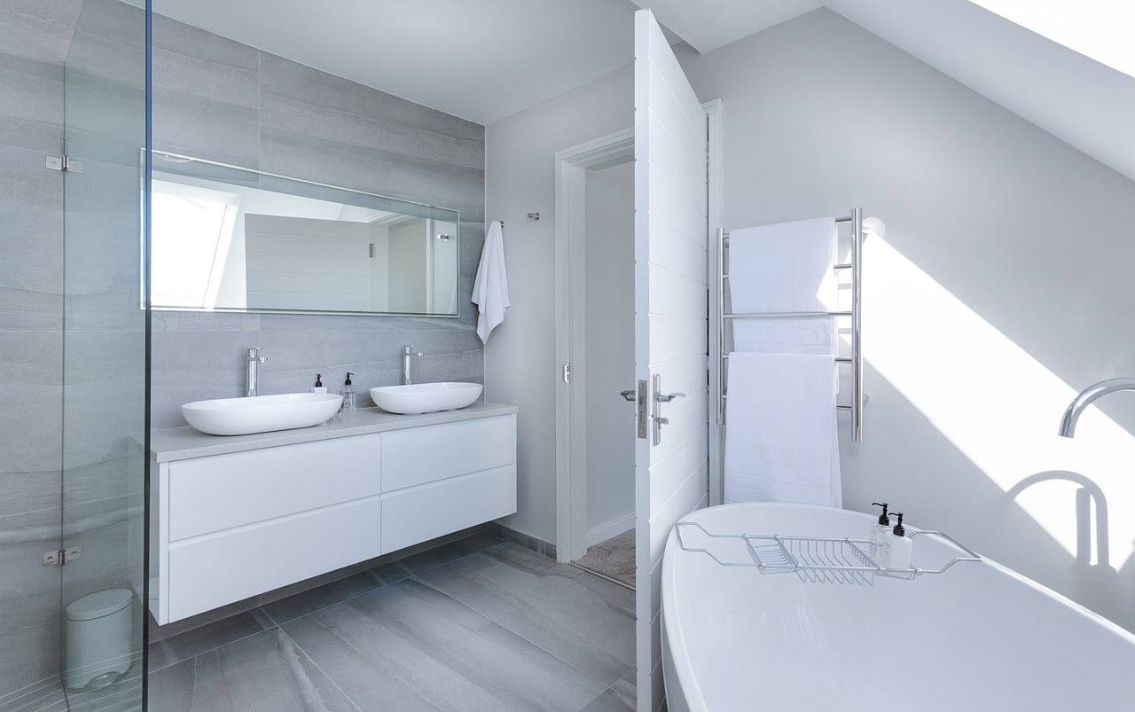 Baño moderno blanco Baño moderno blanco
