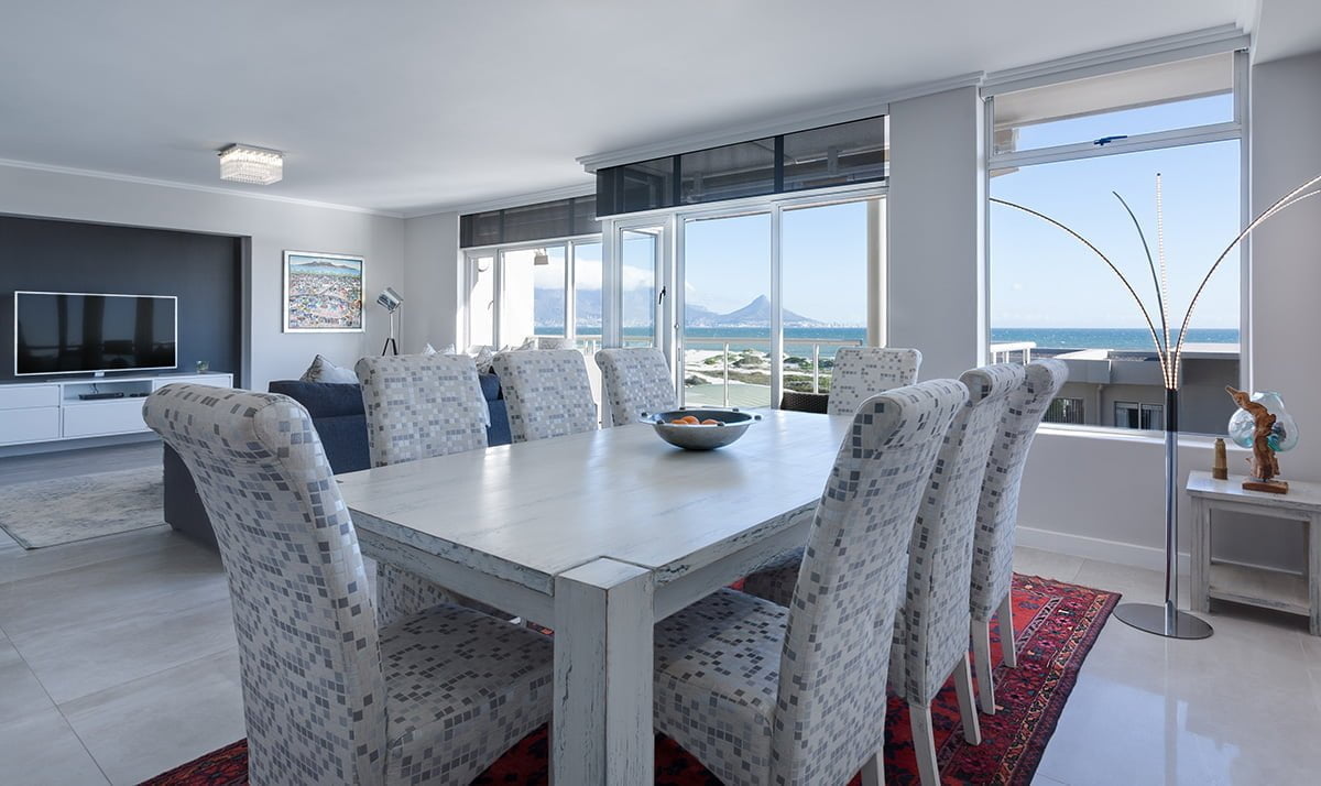 Comedor en una casa en primera línea de playa Comedor en una casa en primera línea de playa